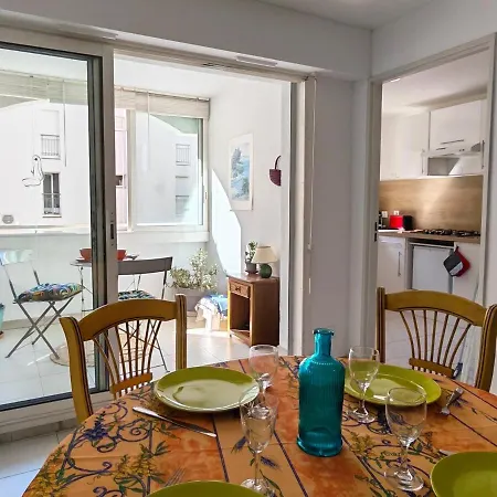 Apartment Centre Ville, Cosy Et Parking Prive Hyères